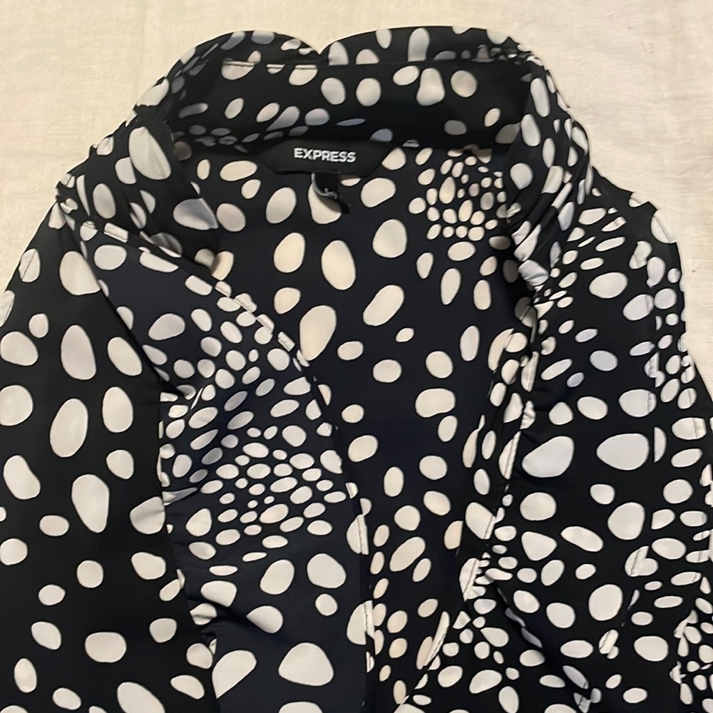Express L sleeveless blouse